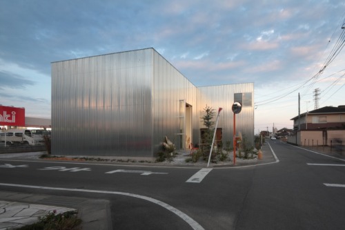 Airy House / Ikimono Architects Japan, 2009 http://hugo-comte.tumblr.com