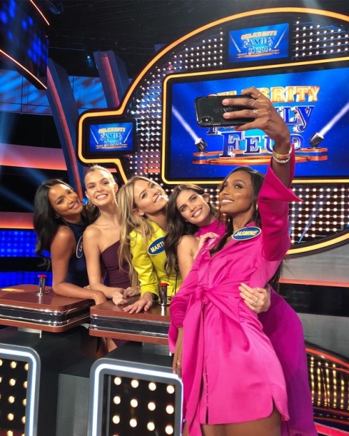 Argh still can’t believe we got to be on @familyfeudabc one of the best days with my @victoriassecre