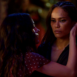 chloesdecker:please, don’t go.
