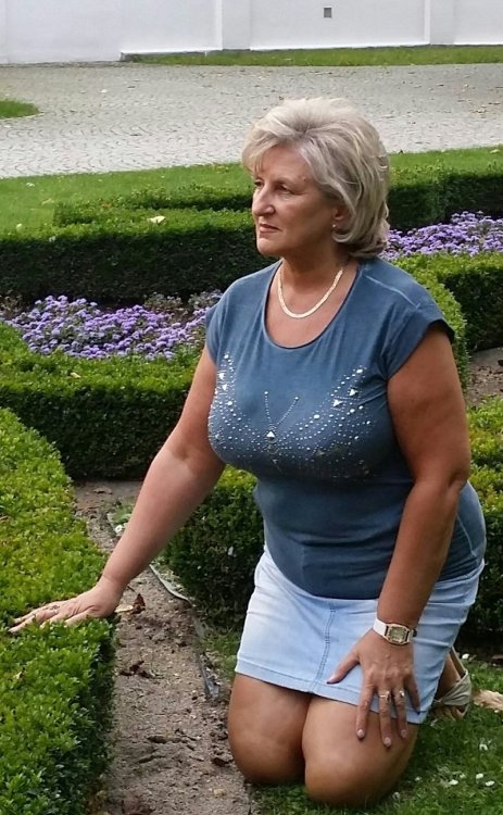 maturelover00: pl.xhamster.com/movies/4710285/old_granny_takes_young_cock_in_granny_holes.htm