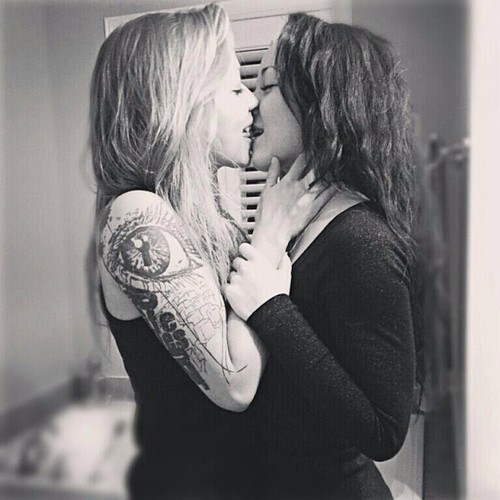 iamlesbianhbu:  les-lesbians:  Lesbian blog ♡      (via TumbleOn)