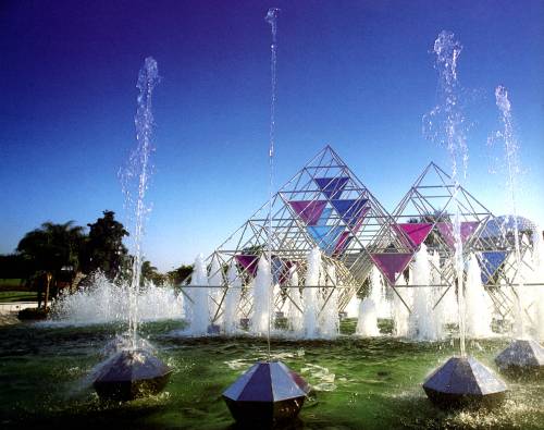 communicorewest:Jumping jets of water rise out of geometric forms at Journey into Imagination 