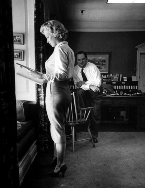 Marilyn Monroe at producer Jerry Wald’s office. Wald interviewed her for a role in Clash By Night (w