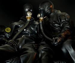 vandickfetish:  Fun with gasmasks