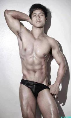 evianguy:Hawt Asian Stud!