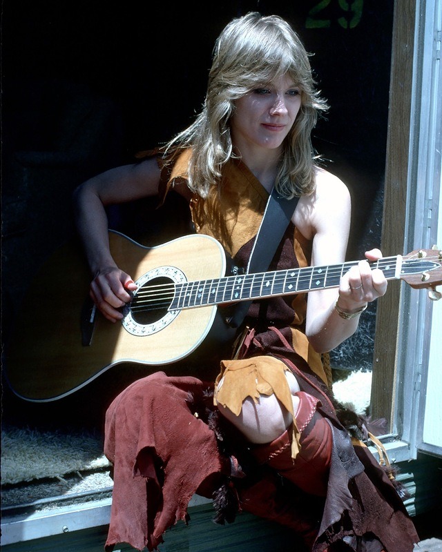 bullit1987:  Nancy Wilson (Heart) 