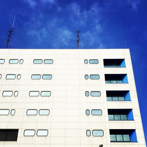 It’s a ship! #weirdfacades #expensivewindows #boston #architecture