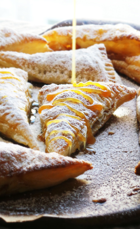 hoardingrecipes: Caramel Apple Turnovers