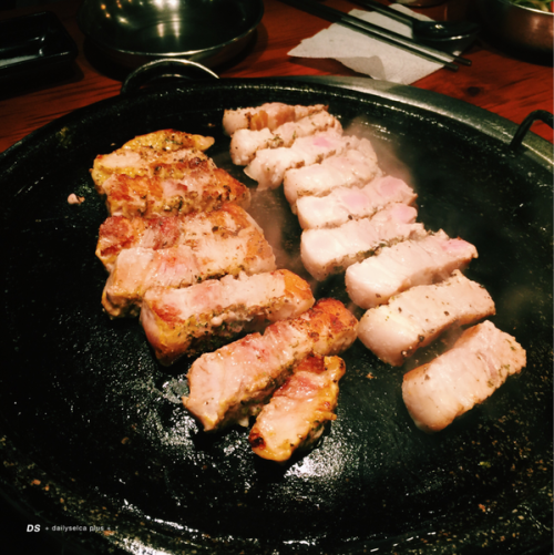 還是吃肉的時候最幸福 “칼삼겹살&quot;最近我迷上了一間烤五花肉店 “칼삼겹살&quot;，它在Daum地圖上的全名是&quot;행복추풍영칼삼겹살