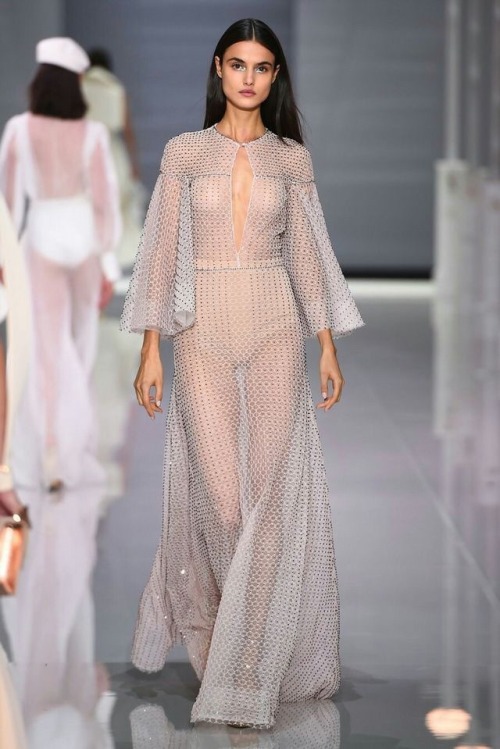 divine-rebel:Blushes and pinks at Ralph and Russo ss18