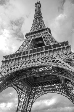 culturenlifestyle:Eiffel Tower by Eduardo