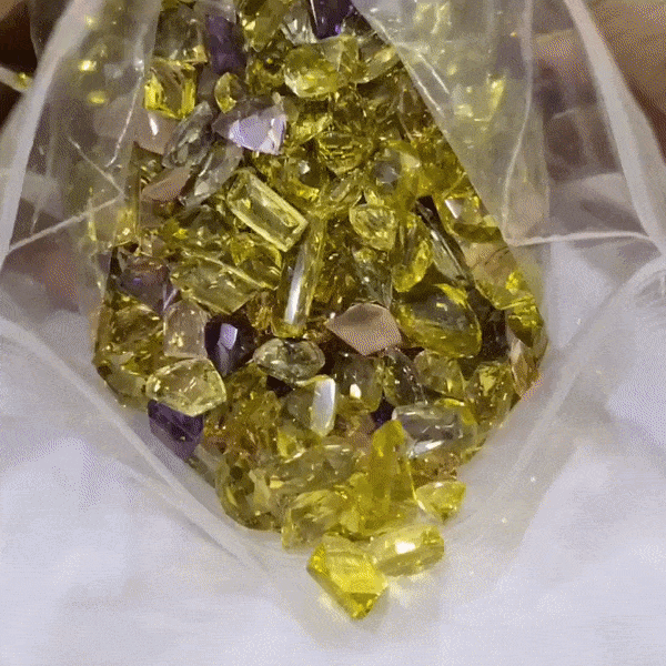 nat-stimmy: Yellow fancy cut quartz! (SOURCE)