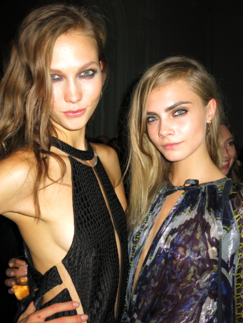 Braless Babes - #NoBraRevolution