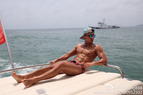 vernonlqchan:  Chinese handsome manly trainer Alex Tang~Hot man and Beautiful sea!
