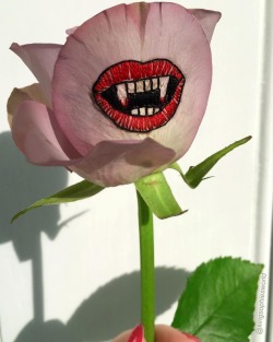 kingsophiesworld:  vampire rose 🧛🏻‍♀️🌹 I hand embroidered this real rose. https://www.instagram.com/p/BpZkVs0FLxg/?utm_source=ig_tumblr_share&amp;igshid=1feklq9h95wh5