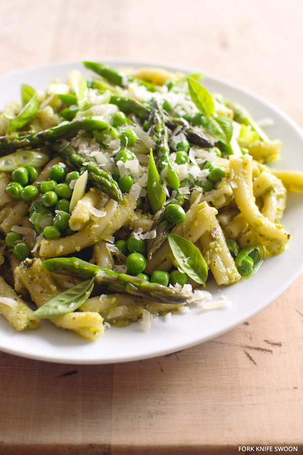 do-not-touch-my-food:  Pesto Pasta Primavera