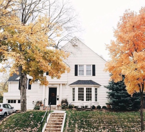 oldfarmhouse:OldFarmHouse Weekly FavePhotocredit: patticakewagner @instagram