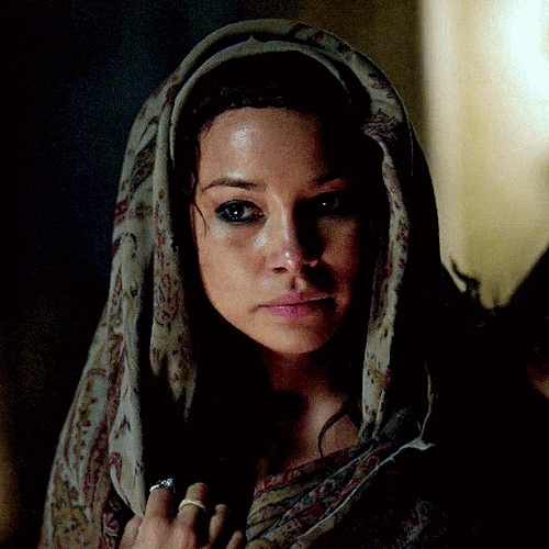 gifshistorical:Jessica Parker Kennedy as Max · Black Sails 1.02