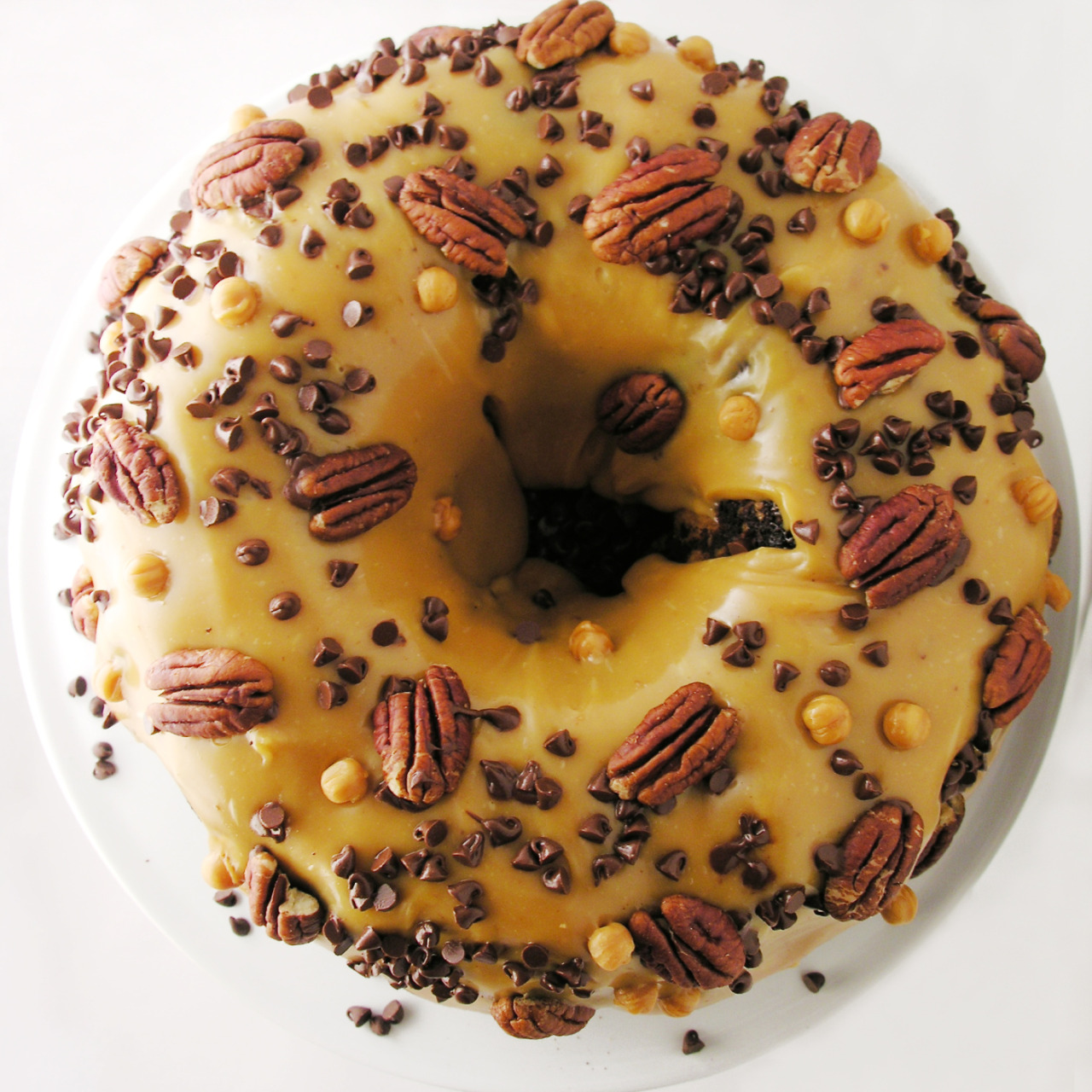 foodffs:  Caramel Turtle Bundt Cake Really nice recipes. Every hour. Show me what