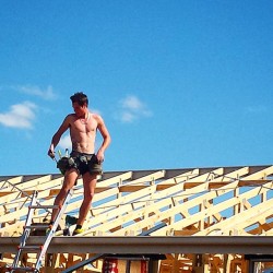 tradies2000:  Virtually naked tradiehttp://instagram.com/p/soTIkFIkWx/