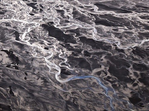 fuckyeahfluiddynamics:Glacial river veins wend and meander through these aerial photographs of Icela