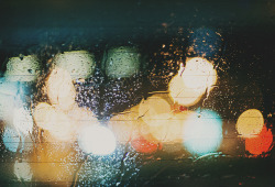 downwardsdecay:  Bokeh from the back by *December Sun on Flickr.