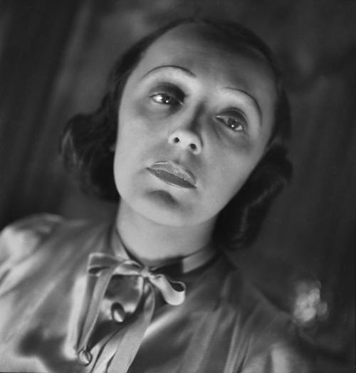 Edith Piaf by Gaston Paris, 1940