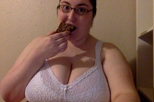thegoodhausfrau:  Midnight Snack: Spiced Bourbon Banana Bread
