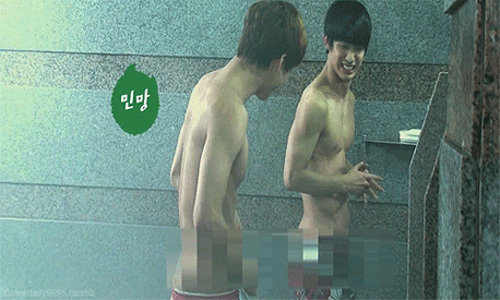 jongjongs2:  rhkddudqkr:  k-gay-ss:  왜 바지 입었는데 왜 모자이크 왜ㅋㅋㅋ