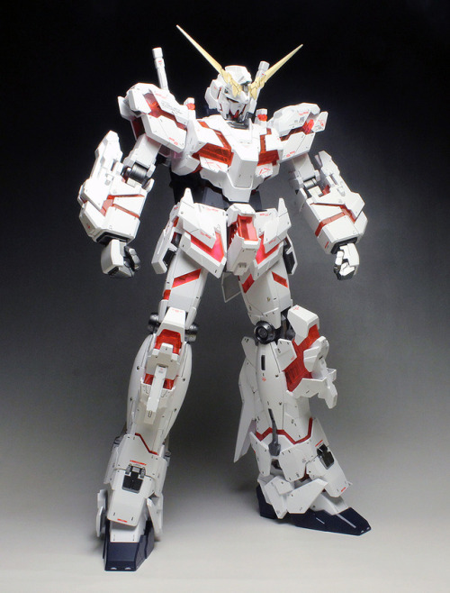 tomahawkfield:  (via http://zgmfxg.web.fc2.com/GUNDAM/UC/MEGASIZE/UNICORN_GUNDAM/1/MEGASIZE_UNICORN_GUNDAM1_1.html) 