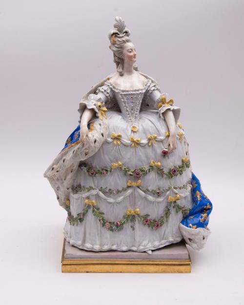 vivelareine: 19th century Meissen porcelain figurine of Marie Antoinette. [source: Link Auction Gall