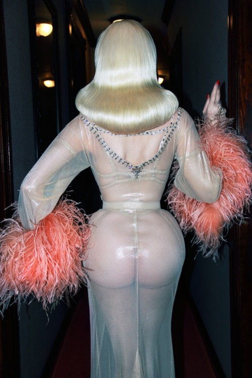 amandaleporexoxo: Amanda Lepore for Galore 