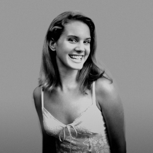 bussykween:  britneylindsayparis:  pinupgalore-lanadelrey:  Lana Del Rey in her teens - early 20s  How   1920s