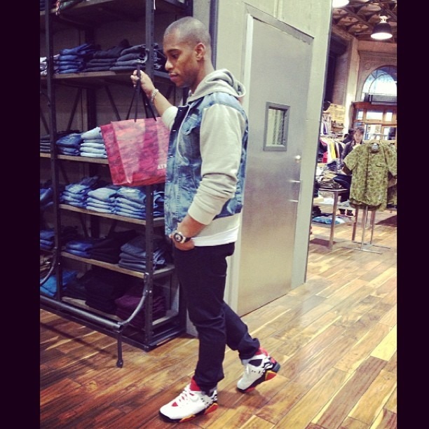 creamgetdamoney:  Victor Cruz. Damn them thick thighs!