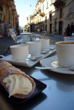 yourcoffeeguru:    Italian pastry and cups