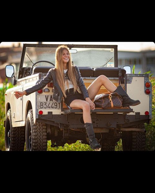 ✨✨ @defendergirls #landrover #landroverdefender #love #girl #girls #defender #summerlove #defenderlo