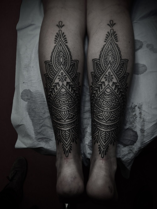 electrictattoos:  guyletatooer:  On Tiana  At Hand in Glove  Paris , FRANCE  Guy Le Tatooer 