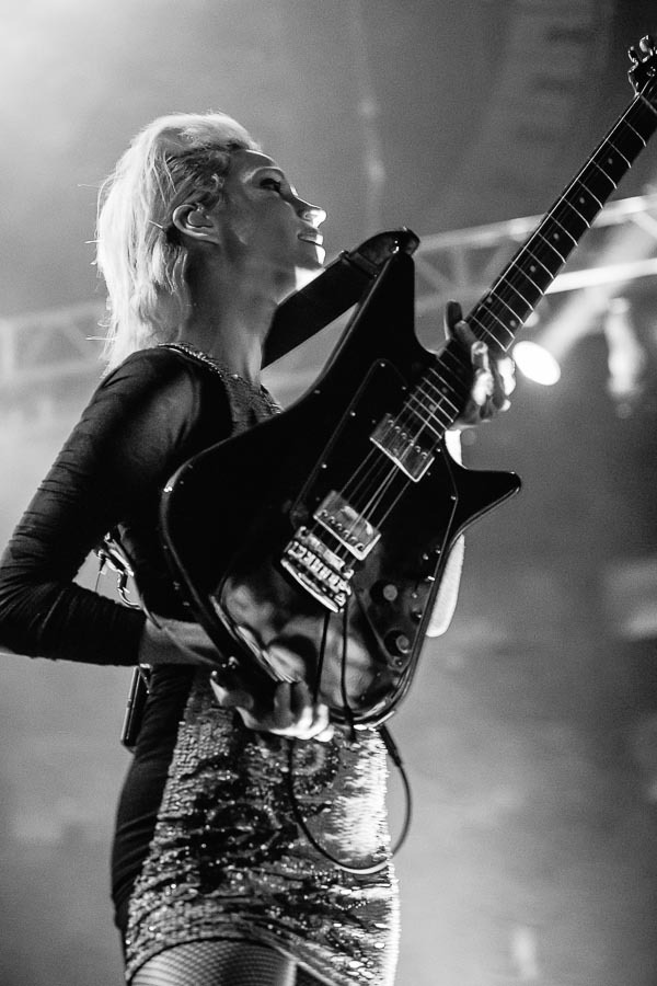 ifuckinglovestvincent:  St. Vincent // Kansas City, Missouri // 21 Dec 2014 Photos
