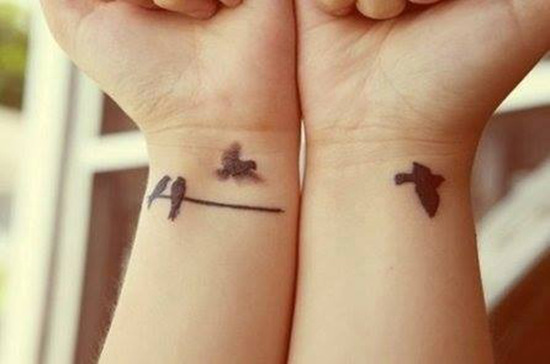 Pequeños Tatuajes — Pequeños tatuajes coincidentes de varios pájaros...