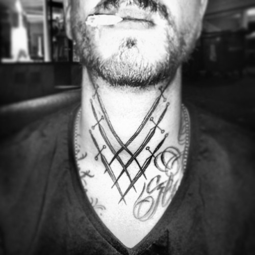Porn vert-de-gris:  @flame_n_tattoos ‘s throat. photos