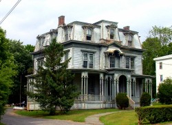 route22ny:  Second empire Victorian residence in Catskill, New York.  Top photo taken August 6, 2007 by unknown photographer; bottom photo taken September 5, 2008 by Matt Z on Flickr.  Matt Z says that the building, despite its neglected appearance,