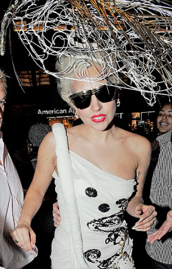gagaxcandids:  Arriving at her hotel in New York City (13.09.11) 
