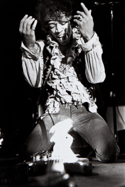 psychedelic-sixties: Hendrix in the Monterey