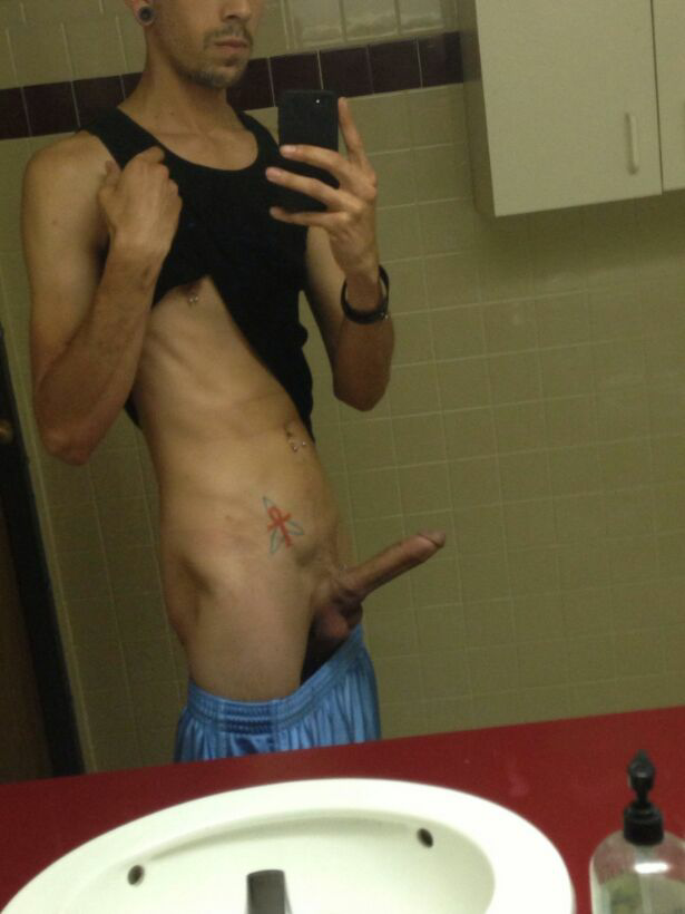 amateur-porn-filmer:  Meet my new friend, He is a hung stud and when i asked if i