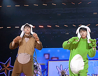 fyhyuken:the dino and the pup