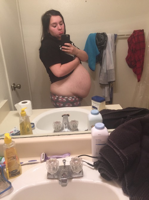 mommytoethanrex:  37 weeks photos! I’ll be 38 weeks in just TWO DAYS! Getting my membranes str