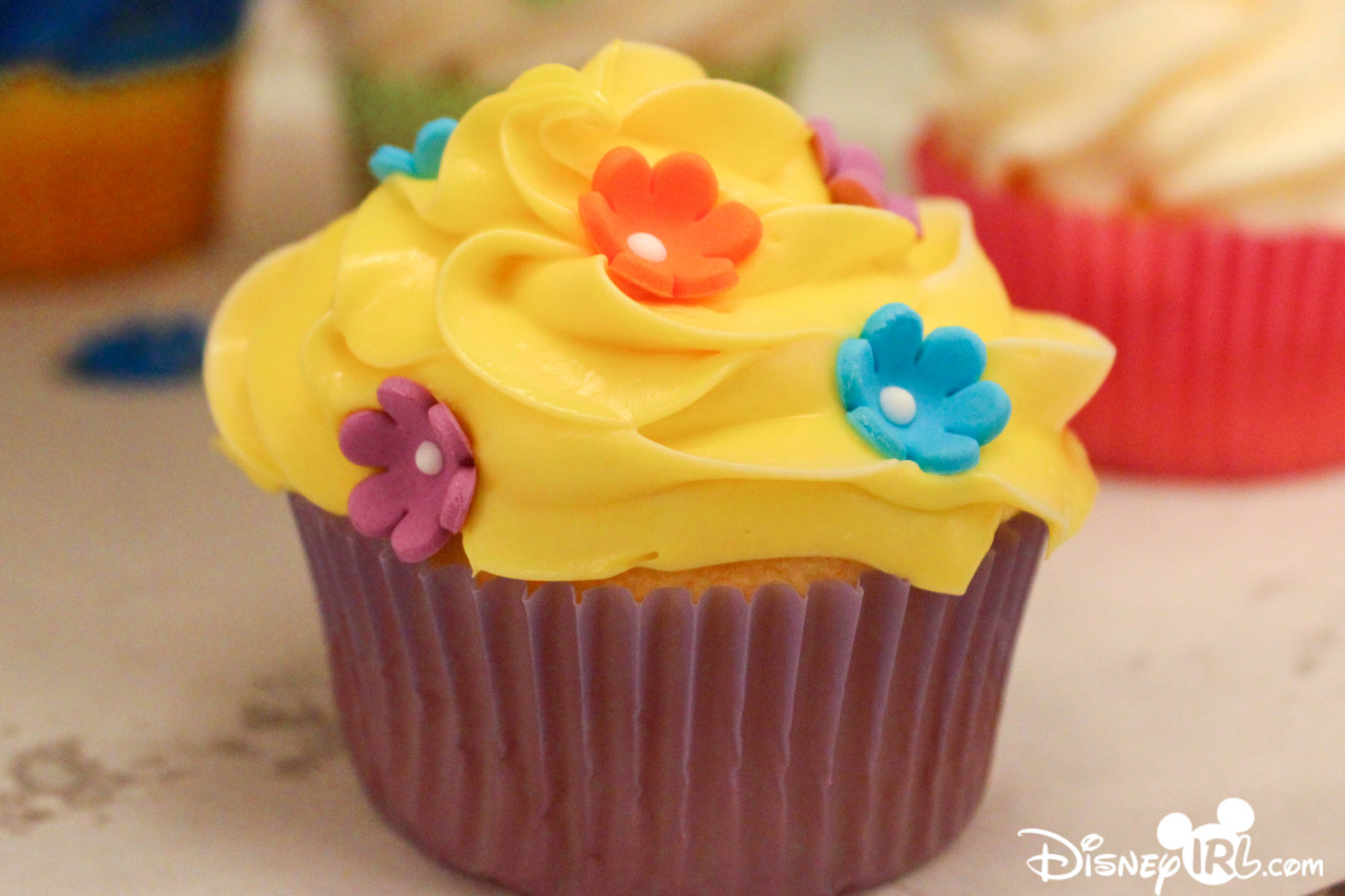 thepirateandthepixie:  Even cupcakes like to disneybound ;) 