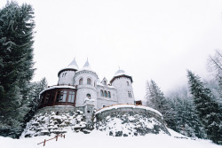 convexly:  Just a castle in the snow, nothing more. by ikhals on Flickr. 