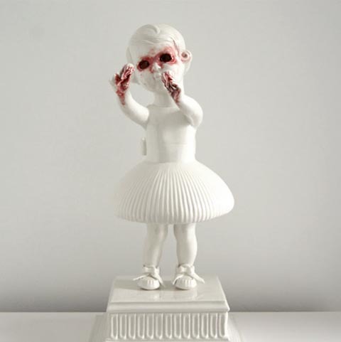 alfredogomezart:  lesimagesduvide:  Porcelain figures by Maria Rubinke Source : sweet station  brutal 