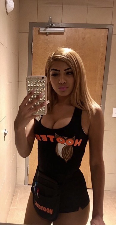 superfructose:  Hot - Hotter – HOOters This blog makes you HaPPy